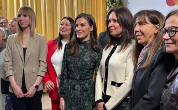 Dr Ariadna Calcines second from the left, the Queen of Spain third from the left, alongside the Board of Directors of Mujeres de Ciencia (Women of Sciences Spain)