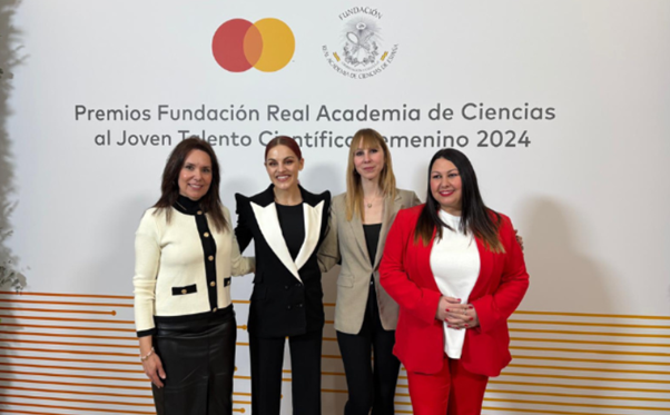 Second from the left, Sara Garc&iacute;a Alonso, Spanish astronaut of the European Space Agency, centred the Board of Directors of Mujeres de Ciencia (Women of Science Spain), and Dr Ariadna Calcines.